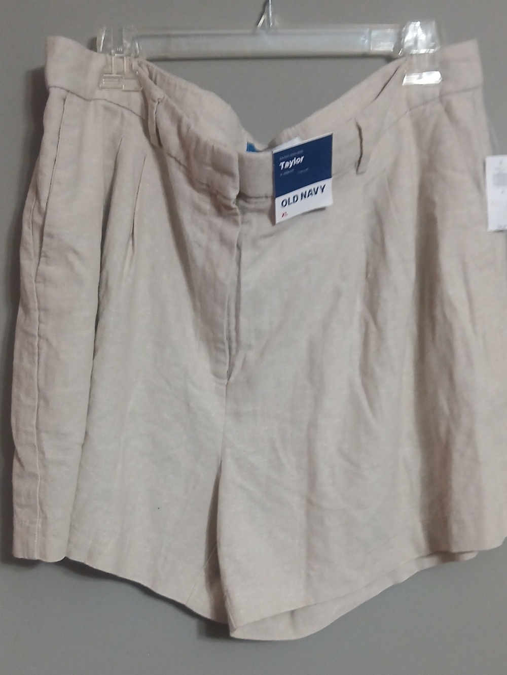 Old Navy Women's Flat-Front Linen-Blend Shorts in Light Beige
